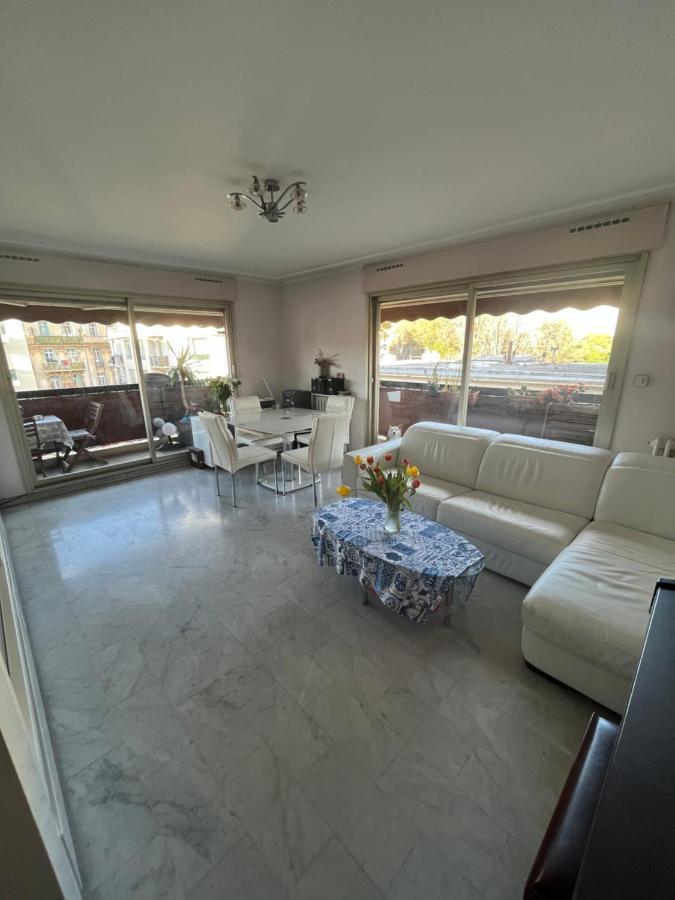 Chambre Privee Avec Terrasse Au Port De Ница Екстериор снимка